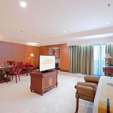 Sunlake Waterfront Resort & Convention Jakarta Exteriör bild