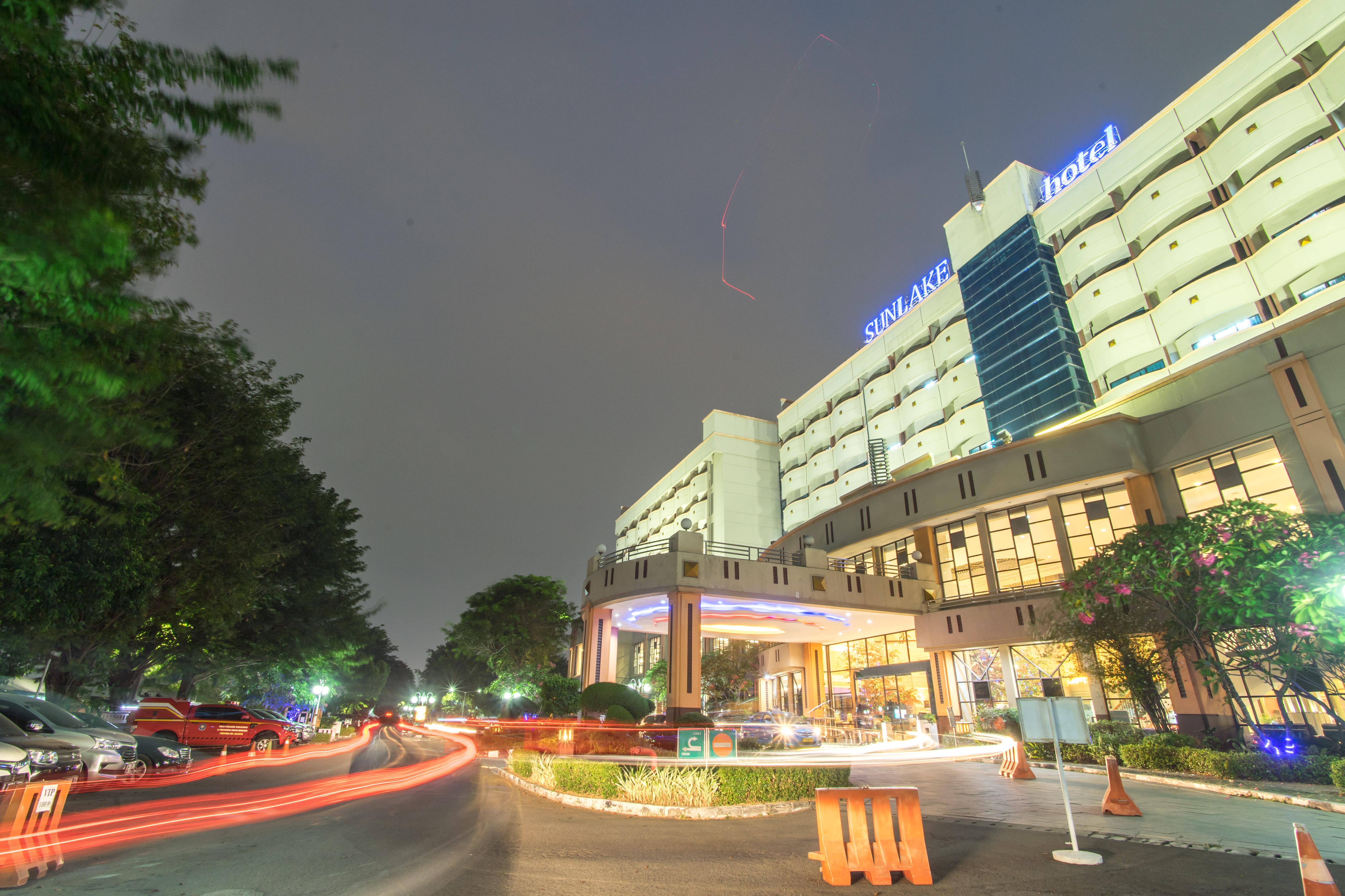Sunlake Waterfront Resort & Convention Jakarta Exteriör bild