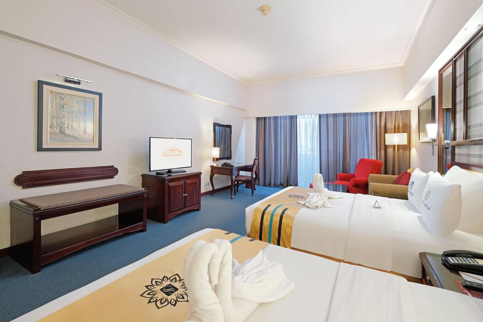 Sunlake Waterfront Resort & Convention Jakarta Exteriör bild