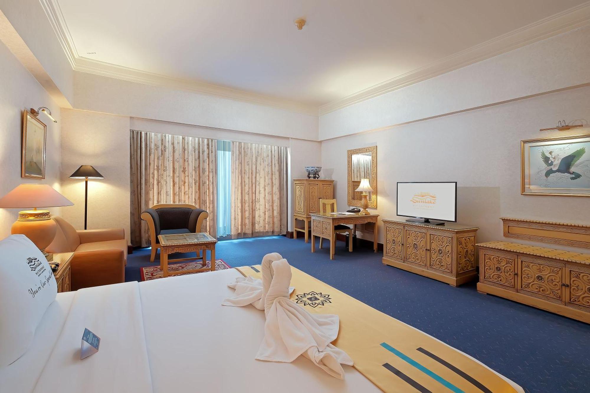 Sunlake Waterfront Resort & Convention Jakarta Exteriör bild