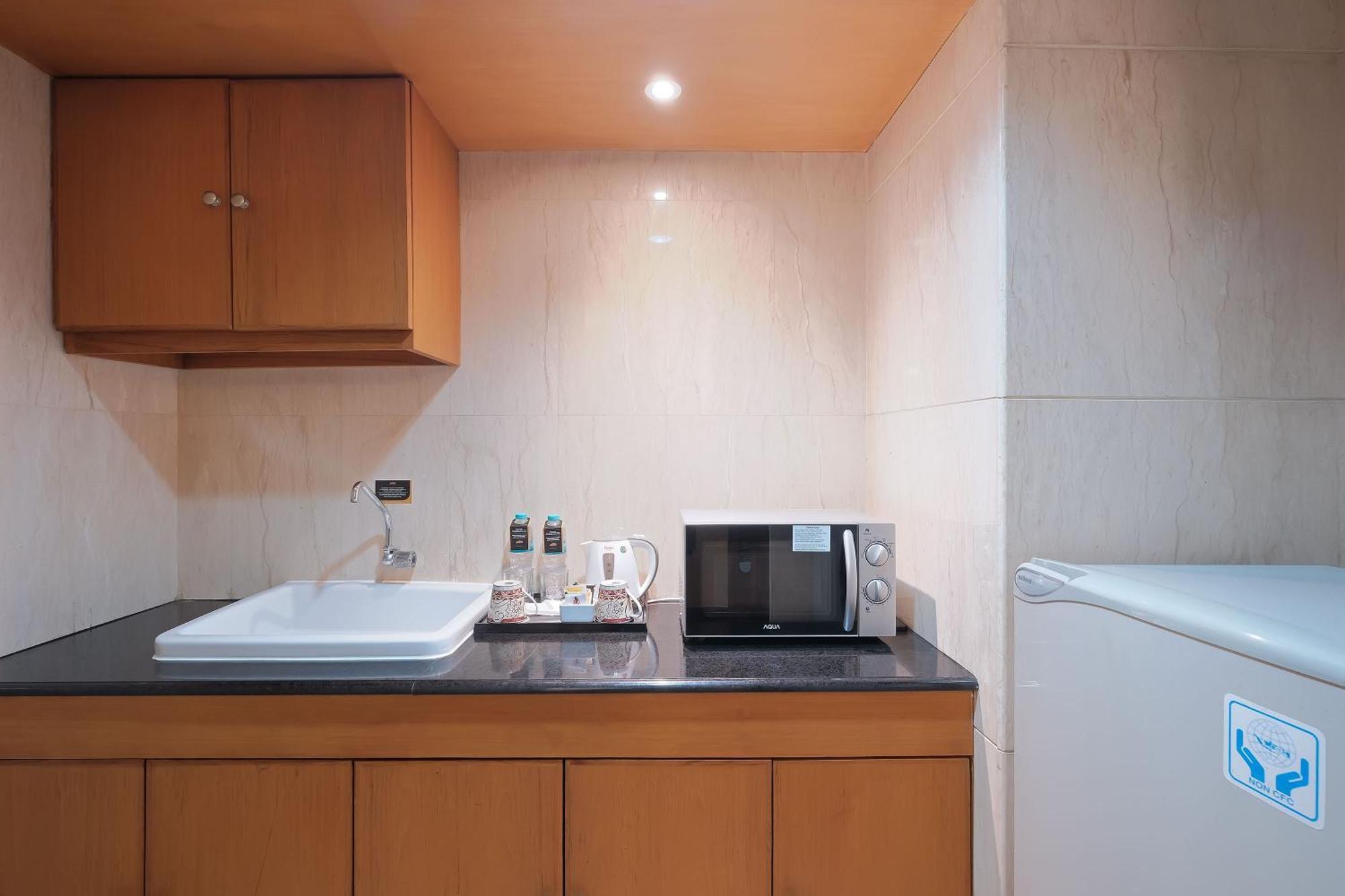 Sunlake Waterfront Resort & Convention Jakarta Exteriör bild
