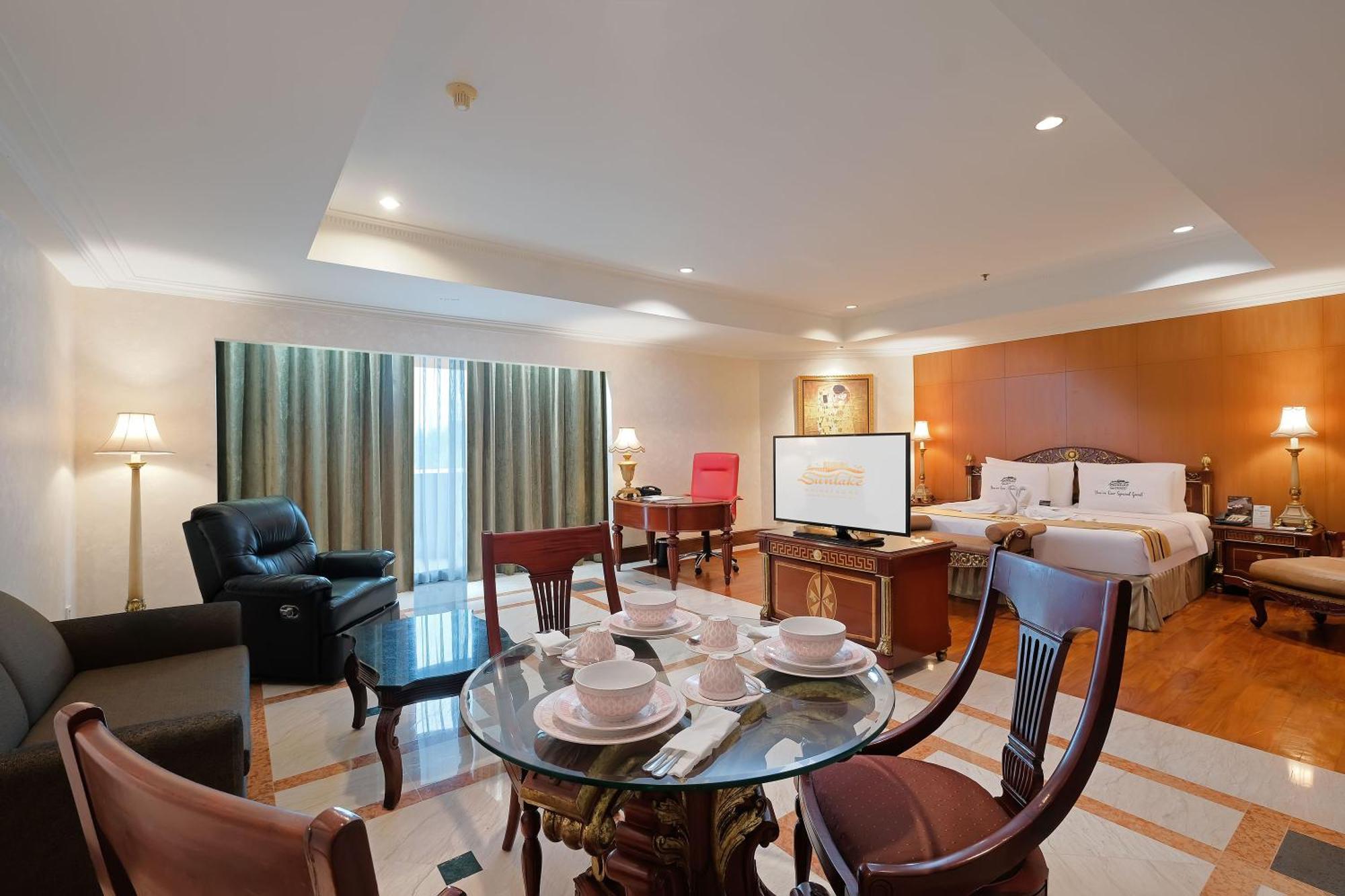 Sunlake Waterfront Resort & Convention Jakarta Exteriör bild