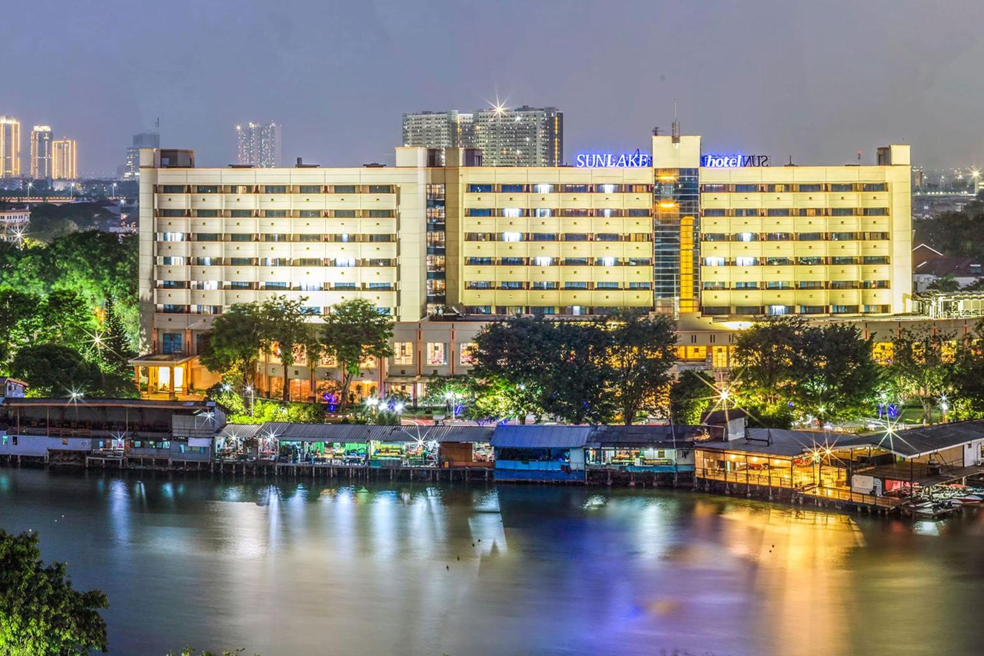 Sunlake Waterfront Resort & Convention Jakarta Exteriör bild